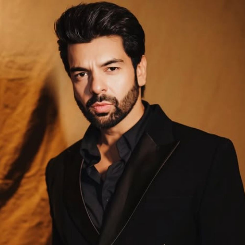 FIR ફેમ વિપુલ રોયના ઘરમાંથી લાખોની ચોરી:ઓનલાઇન એપ મારફત આવેલી નોકરાણીએ પોતું મારવાના બહાને હાથફેરો કર્યો; પોલીસ તપાસ શરૂ