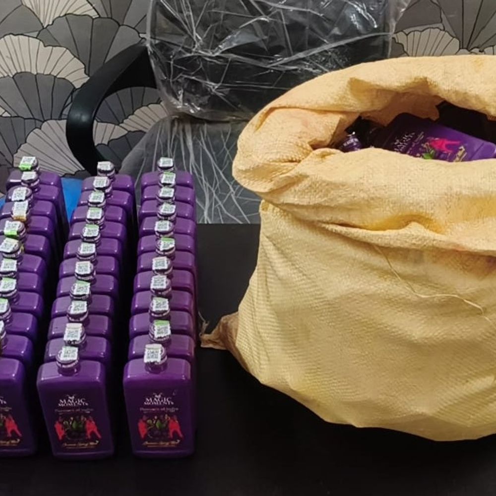 ઘોઘા જકાતનાકા વિસ્તારમાં પોલીસની રેડ:19 હજારથી વધુના ઇંગ્લિશ દારૂ સાથે શખસ ફરાર