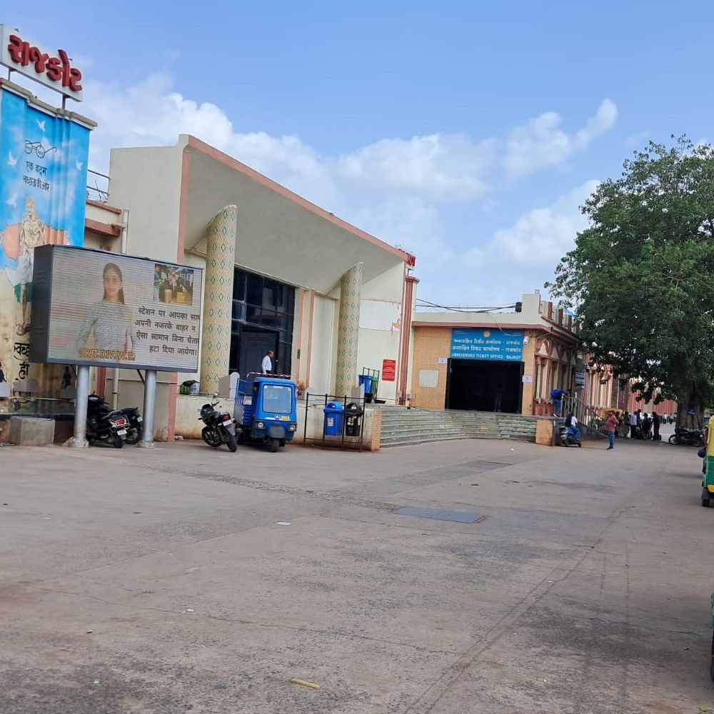 રેલવે મુસાફરો માટે મહત્વના સમાચાર:રાજકોટ ડિવિઝનથી ચાલતી ઓખા-ગુવાહાટી એક્સપ્રેસ ડાયવર્ટ, બુલેટ ટ્રેન પ્રોજેક્ટની કામગીરીને પગલે ઇન્ટરસિટી ટ્રેનો રદ