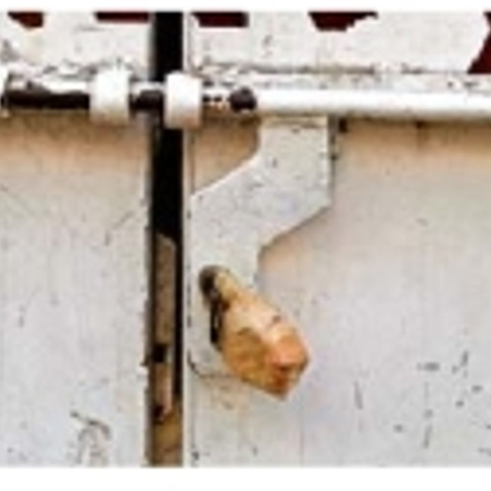 વડોદરા માંજલપુરની સ્ટેલા મેરી સ્કૂલના બિલ્ડિંગને બેંકનું સીલ,ચૂંટણીનું બૂથ હોવાથી મતદાન માટે ખોલાશે