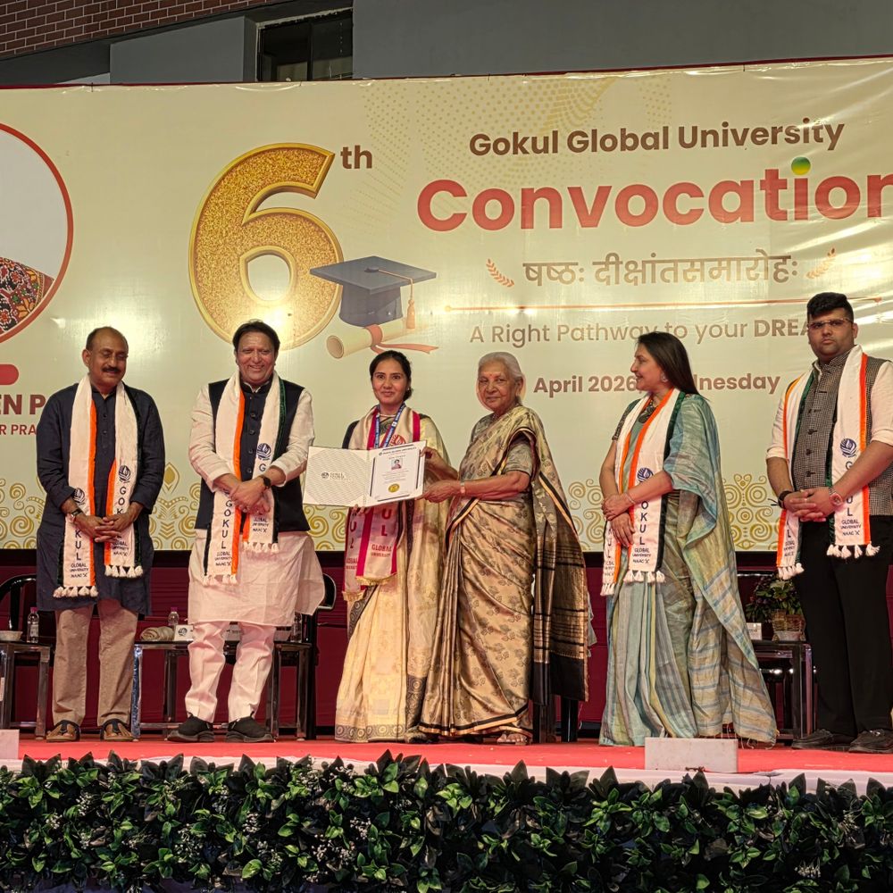 ગોકુળ ગ્લોબલ યુનિવર્સિટીમાં 6ઠ્ઠો પદવીદાન સમારોહ યોજાયો:આનંદીબેન પટેલની હાજરીમાં 130 વિદ્યાર્થીઓને ડિગ્રી, 84ને મેડલ અપાયા