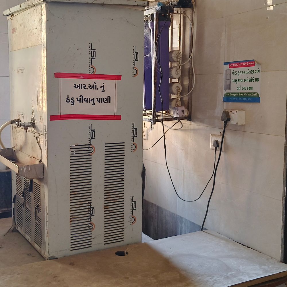 અરજદારો હેરાન પરેશાન:ખેડા તાલુકા સેવા સદનમાં ઠંડા પાણીના કુલર બંધ હોવાથી અરજદારોને વલખા