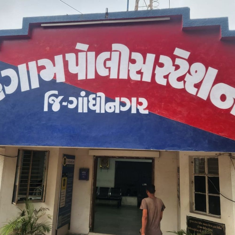 'ચાર-ચાર હોસ્પિટલમાં સારવાર કરાવી તોય જીવ ન બચ્યો':દહેગામમાં બાઈક આડે કૂતરું ઉતરતા સર્જાયેલા અકસ્માતમાં યુવાનનું મોત