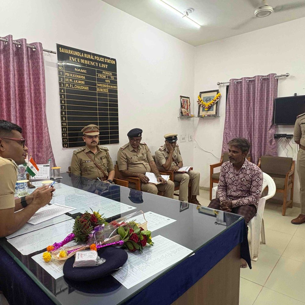 અમરેલી SP સંજય ખરાતે 18 અરજદારોને રૂબરૂ બોલાવ્યા:સાવરકુંડલા રૂલર પોલીસ સ્ટેશનમાં પોલીસ કામગીરીની સમીક્ષા કરી