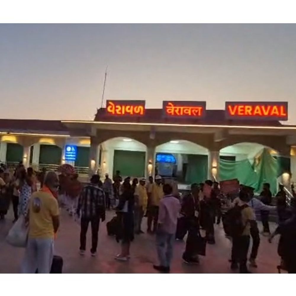 ઉત્તર પ્રદેશના 1008 ભક્તો વેરાવળ પહોંચ્યા:સોમનાથ સ્વાભિમાન પર્વ અંતર્ગત વિશેષ ટ્રેન દ્વારા આગમન