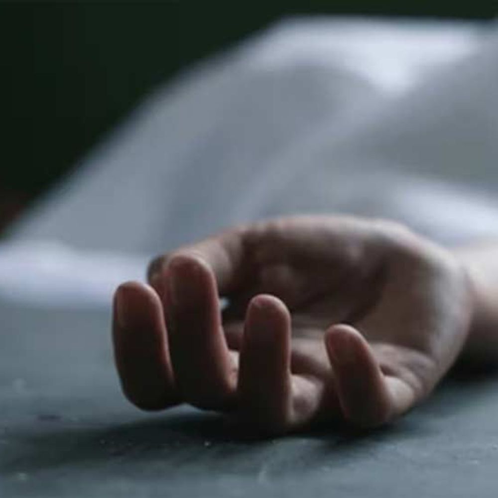 મેમનગરના સામ્રાજ્ય ફ્લેટના પાર્કિંગમાંથી મૃતદેહ મળ્યો:વૃદ્ધની હત્યા, આત્મહત્યા કે આકસ્મિક મોત?, પોલીસ તપાસ શરૂ