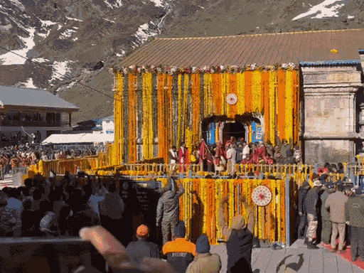 કેદારનાથ ધામના કપાટ 181 દિવસ પછી ખુલ્યા; 51 ક્વિન્ટલ ફૂલોથી શણગાર, CM ધામીએ PMના નામે પ્રથમ પૂજા કરી.