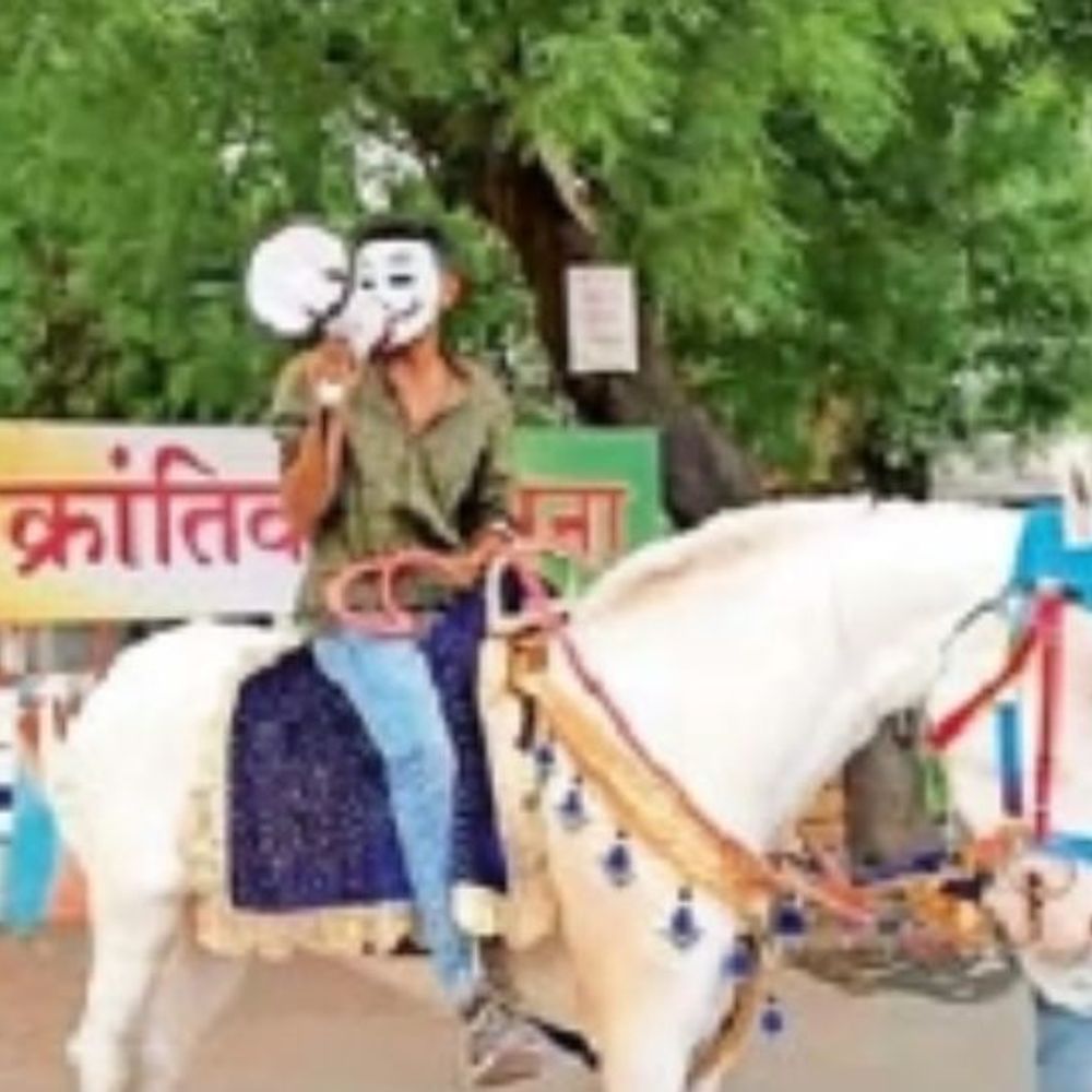 રીલનો મોહ, રિયાલિટીમાં દ્રોહ; સોશિયલ મીડિયાની રીલમાં સમર્થનનું આભાસી ચિત્ર