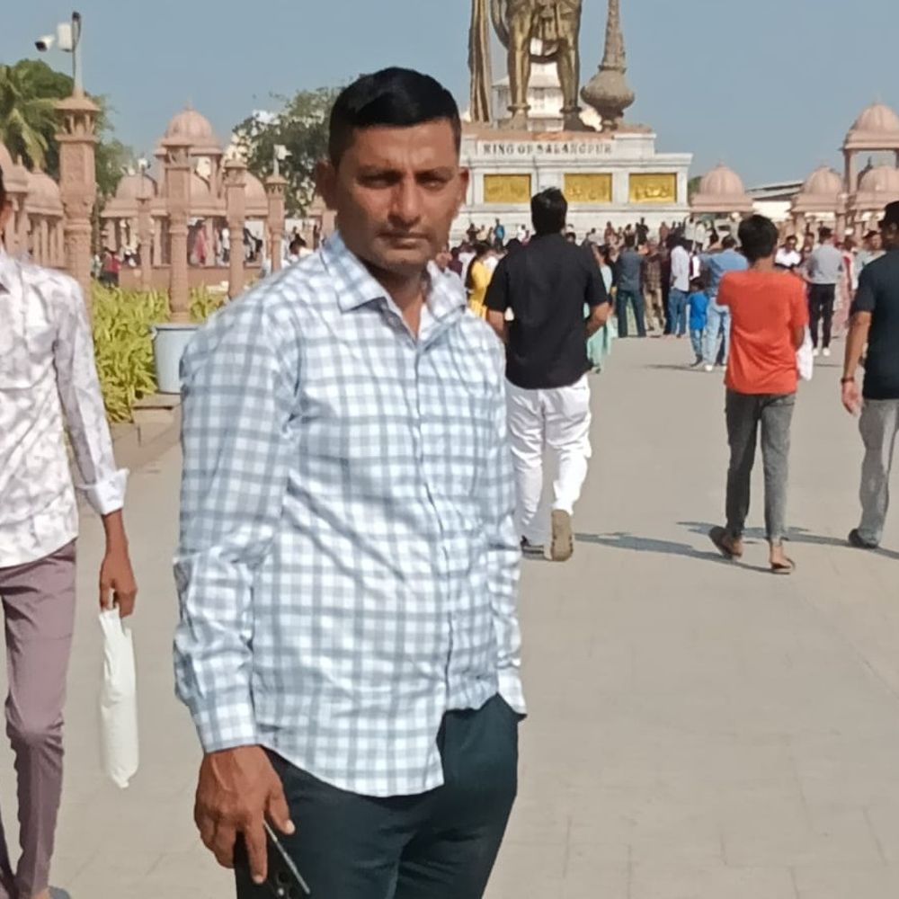 પોલીસબેડામાં આત્મહત્યાનો સિલસિલો યથાવત:IPS અધિકારીના કમાન્ડોએ બાજુના ખંડેર ક્વાર્ટર્સમાં ગળેફાંસો ખાઈ જીવન ટૂંકાવ્યું, લોકેશન પરથી લાશ બાથરૂમમાંથી મળી