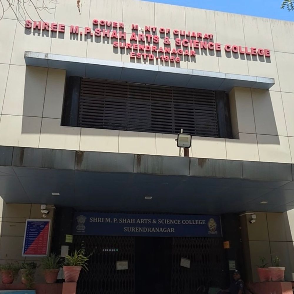 સુરેન્દ્રનગર ચૂંટણી, ફરિયાદો માટે કંટ્રોલ રૂમ શરૂ:એમ.પી. શાહ કોલેજ ખાતે કાર્યરત, આચારસંહિતા ભંગની ફરિયાદ નોંધાશે