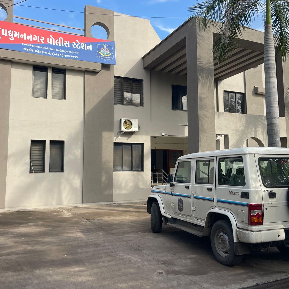 પોપટપરામાંથી 3.56 લાખનો ગાંજો ઝડપાયો:રિક્ષા ગેંગે વૃદ્ધના ખિસ્સામાંથી પૈસા સેરવી લીધા, જૂની અદાવતમાં યુવાન પર જીવલેણ હુમલો