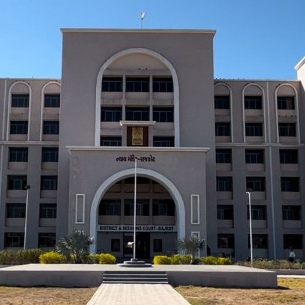 સગીરા સાથે દુષ્કર્મ કેસમાં આરોપીને આજીવન કેદ:રાજકોટમાં ભાઈને મારી નાખવાની ધમકી આપી સગીરાને હવસનો શિકાર બનાવી'તી