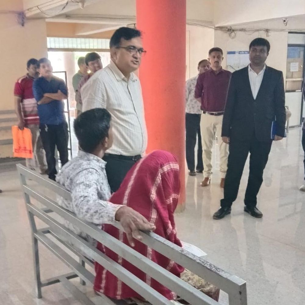 સુરેન્દ્રનગર કલેક્ટરે ચોટીલાના ત્રણ ગામોની મુલાકાત લીધી:જી.એચ. સોલંકીએ પંચાયત, શાળા, આંગણવાડી તપાસી, લોકપ્રશ્નો સાંભળી અધિકારીઓને તાકીદ કરી