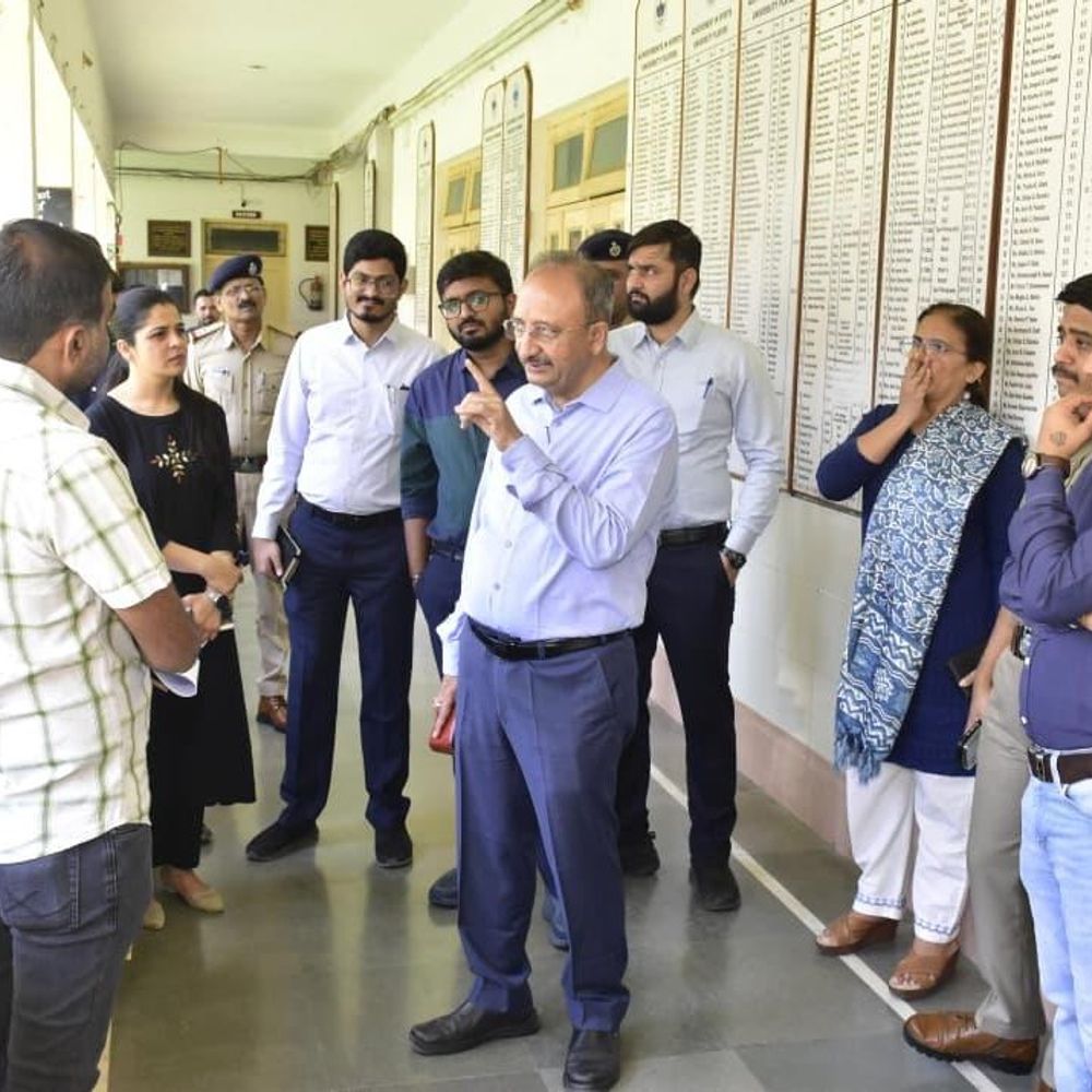 જામનગર ચૂંટણી અધિકારીએ મતગણતરી સ્થળની મુલાકાત લીધી:હરિયા કોલેજ ખાતે વ્યવસ્થા સુનિશ્ચિત કરવા અધિકારીઓને સૂચનો કર્યા