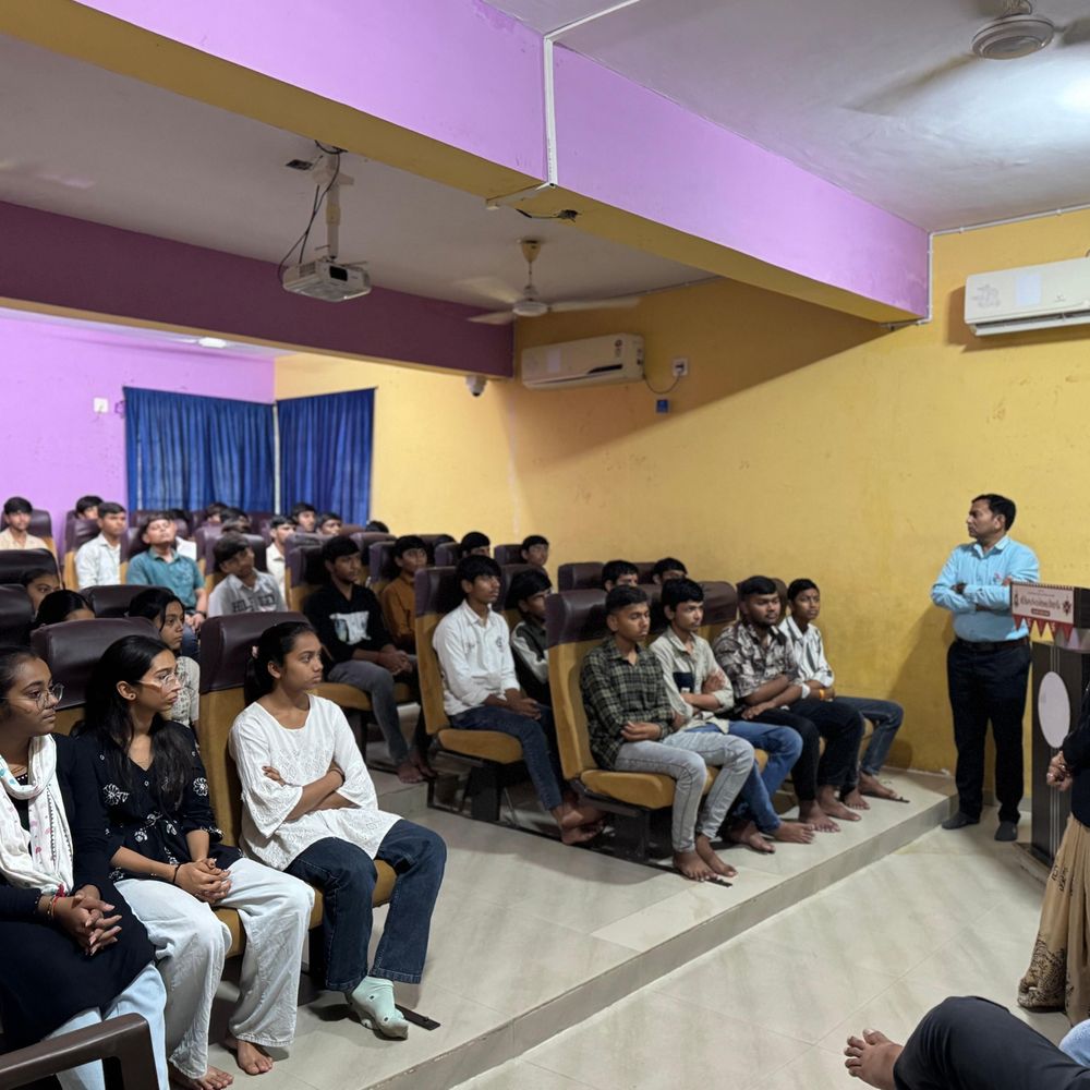 બોટાદની શ્રી વિહળ વિદ્યાપીઠમાં પોક્સો એક્ટ સેમિનાર:વિદ્યાર્થીઓને કાયદાકીય અધિકારો અને સુરક્ષા વિશે માહિતગાર કરાયા