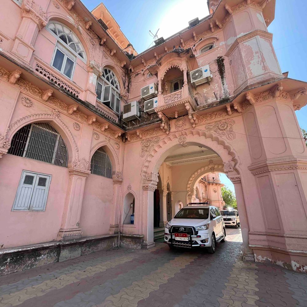 બનાસકાંઠામાં 51 નાસતા ફરતા આરોપી ઝડપાયા:ચૂંટણી પહેલાં પોલીસની વિશેષ ડ્રાઈવમાં સફળતા