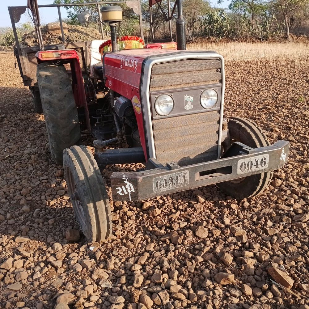 ચોટીલા નાયબ કલેક્ટરનો ખનન માફિયા સામે સપાટો:રાજપરામાં ગેરકાયદે ખનન પર તંત્રનો દરોડો પાડ્યો, JCB અને ટ્રેક્ટર સહિત ₹33 લાખનો મુદ્દામાલ જપ્ત