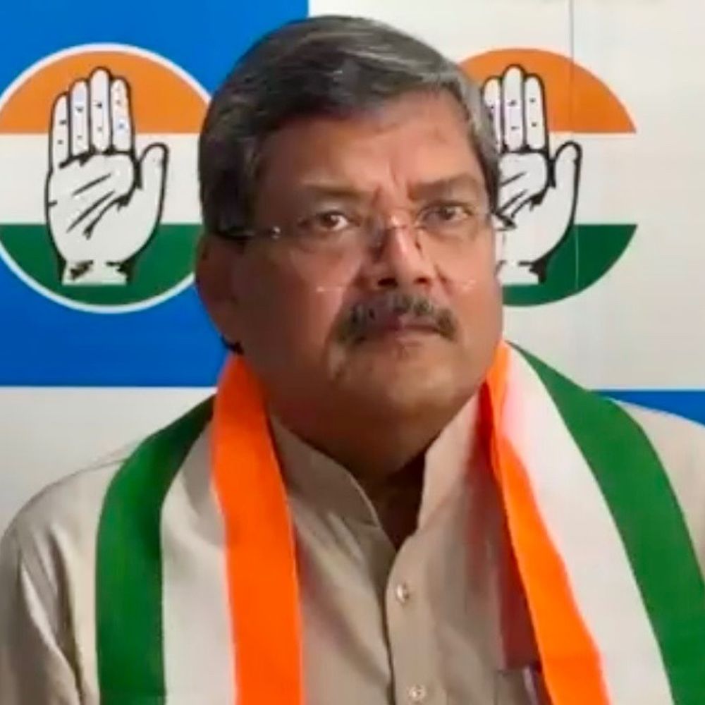 ગુજરાત કોંગ્રેસના પ્રભારી મુકુલ વાસનિકના પ્રહારો:‘ભાજપ લોકતંત્રની હત્યા કરી રહ્યો છે, પોલીસની સતાનો દૂરઉપયોગ, લોકો વચ્ચે જઇ શકે તેમ નથી માટે ચૂંટણી બિનહરીફ કરે છે’