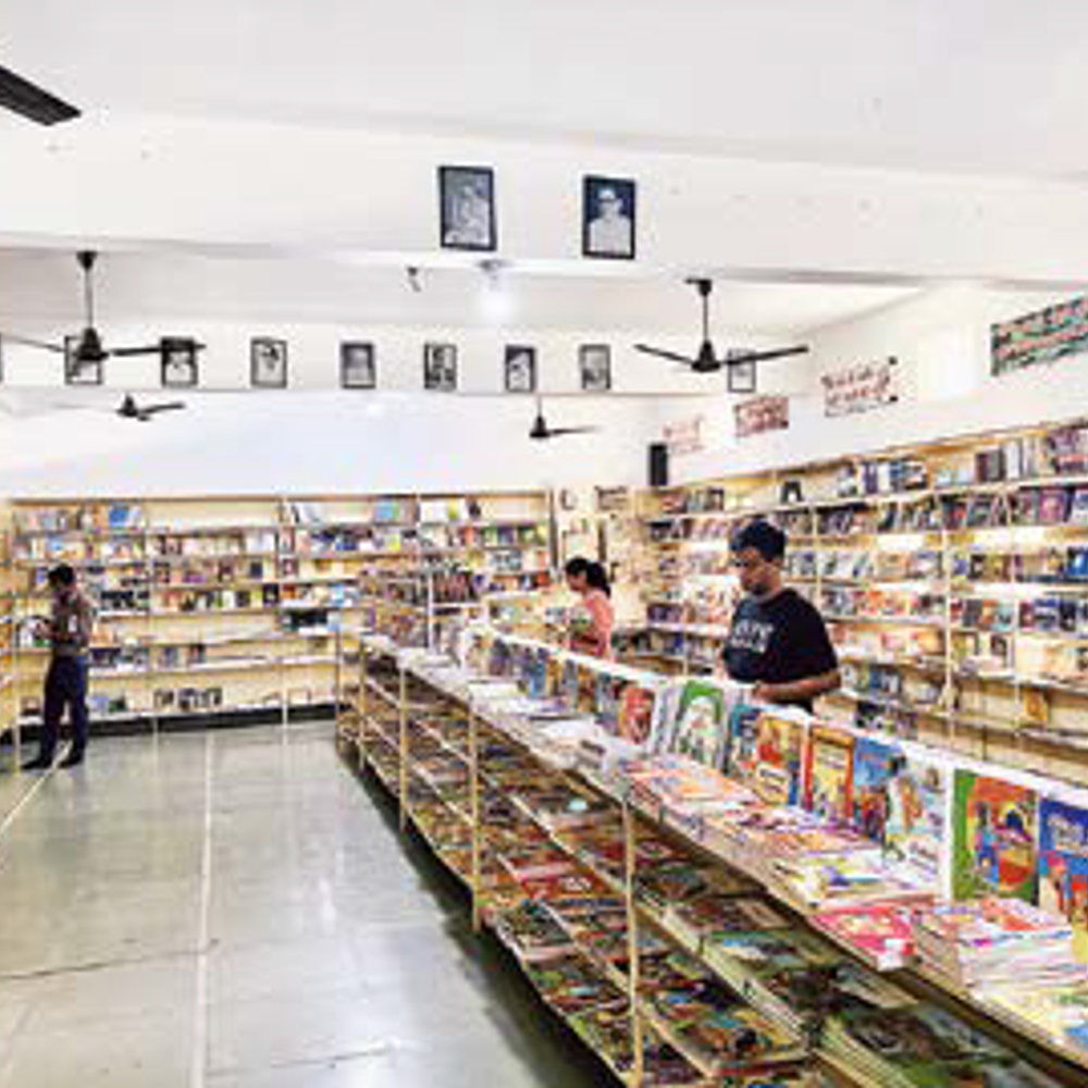 ગુજરાતીઓ વાંચે છે; સંસ્થાએ મોબાઈલ યુગમાં પણ રૂ.1.44 કરોડના પુસ્તકો વેચ્યા.