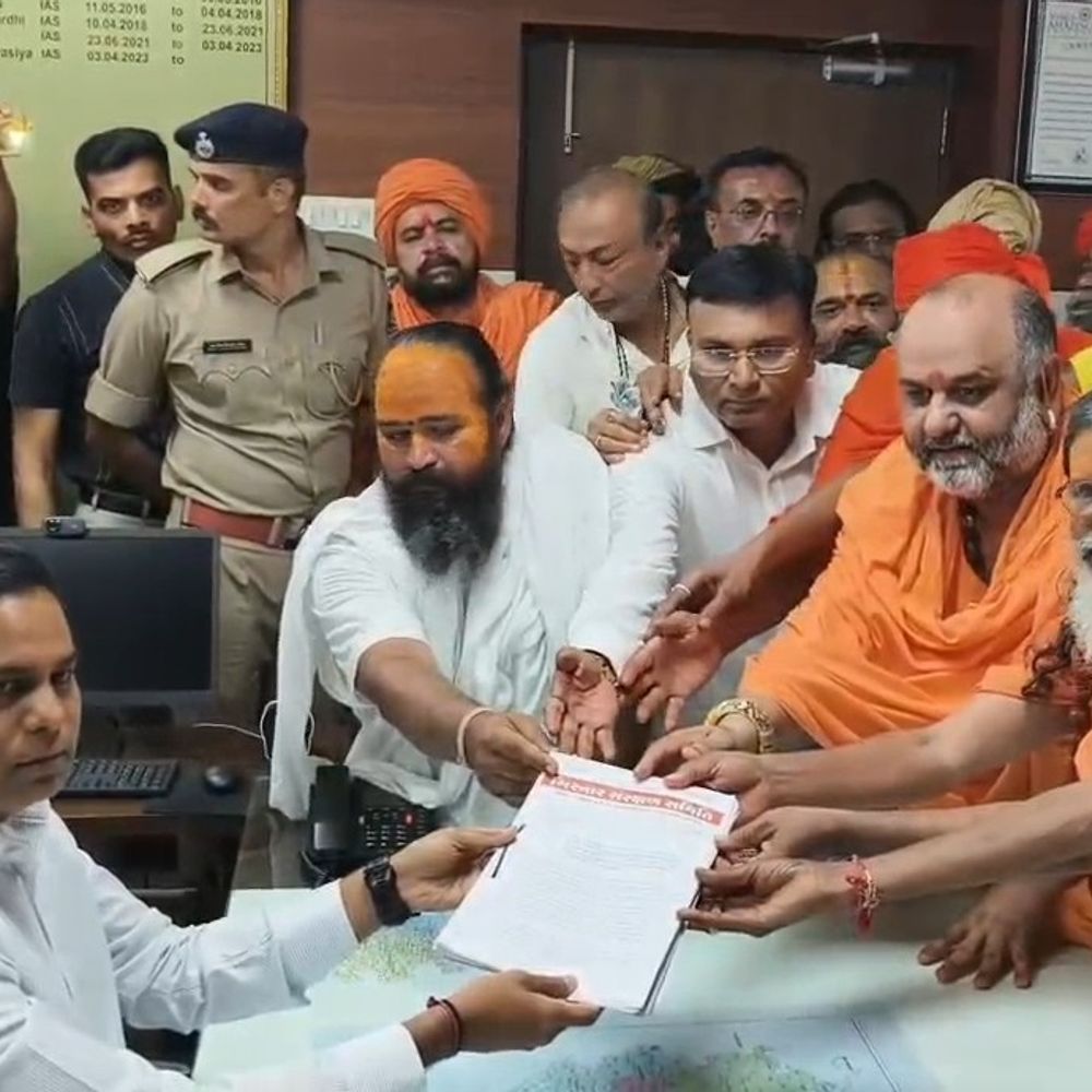 ગિરનારના રક્ષણ કાજે સાધુ-સંતો અને સનાતનીઓની મહારેલી:અતિક્રમણ મુદ્દે અખાડાઓ અને તમામ સંપ્રદાયો એક મંચ પર, સરકારને એક મહિનાનું અલ્ટીમેટમ