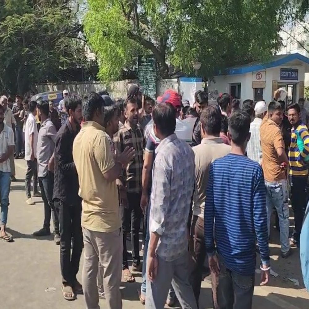 ઈનાર્કો કંપનીના પ્લાન્ટ શિફ્ટિંગ મામલે કર્મચારીઓનો વિરોધ:નવાપરાની રબર ફેક્ટરીના કાયમી અને અન્ય વર્કરો વચ્ચે સુવિધાઓ બાબતે ભેદભાવ, સામૂહિક રાજીનામાની ચીમકી ઉચ્ચારી