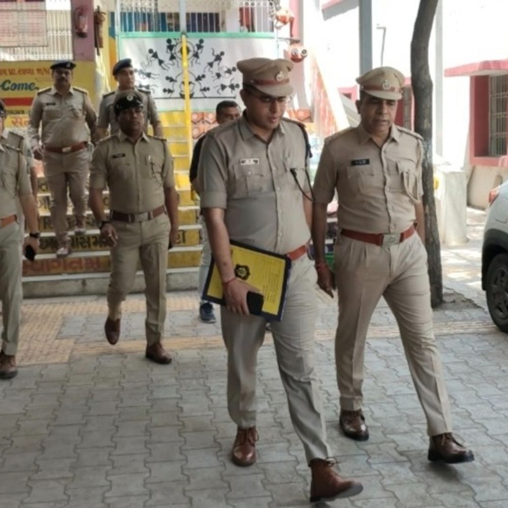 સ્થાનિક સ્વરાજની ચૂંટણી:એસ.પી. નિતેશ પાંડેએ સંવેદનશીલ મતદાન મથકોનું નિરીક્ષણ કર્યું, અમદાવાદ-બોટાદ માર્ગ પર 8 ચેકપોસ્ટ ઉભી કરાઇ