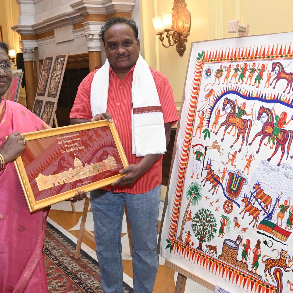 રાષ્ટ્રપતિ મુર્મુએ પદ્મશ્રી પરેશ રાઠવાનું સન્માન કર્યું:દિલ્હી રાષ્ટ્રપતિ ભવનમાં કલાકારોના વર્કશોપમાં 13 કલાકારોએ ભાગ લીધો