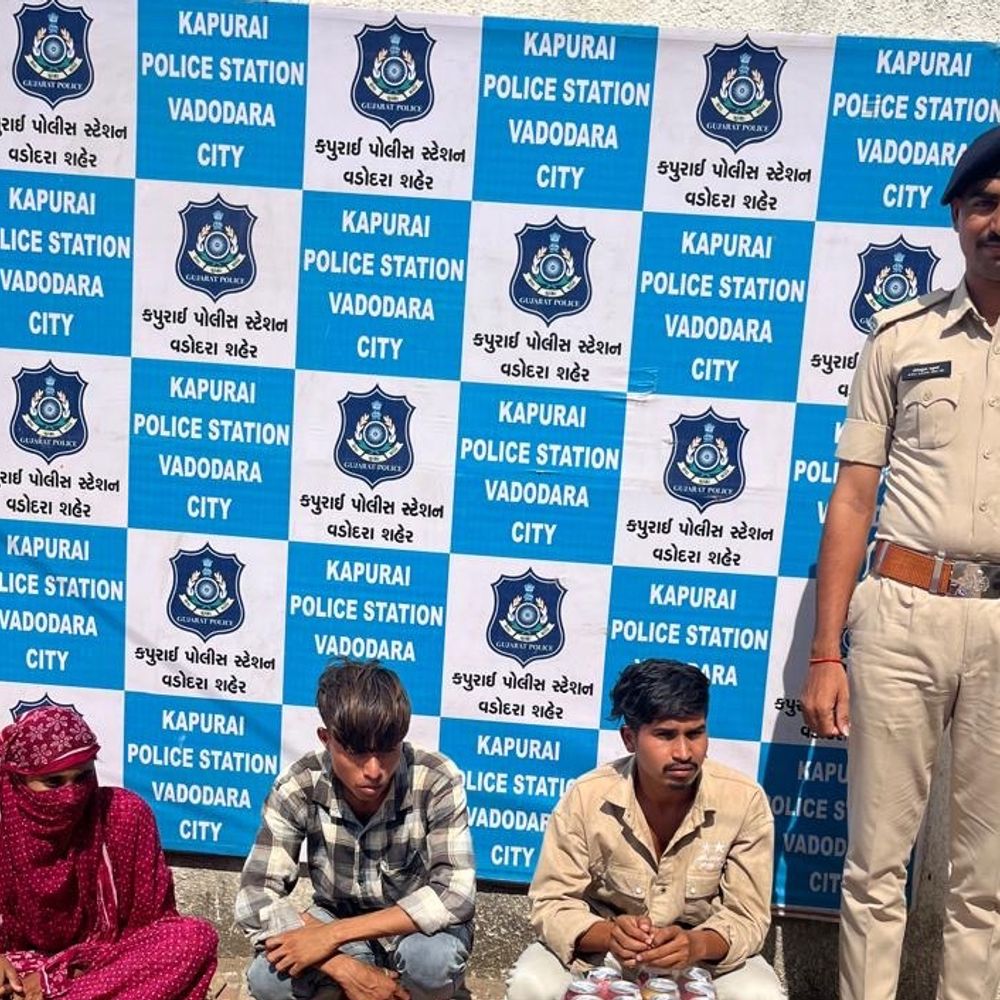 લ્યો બોલો! હવે ST બસમાં દારૂની હેરાફેરી:મધ્યપ્રદેશના મહિલા સહિત 3ની દારૂના જથ્થા સાથે ધરપડક