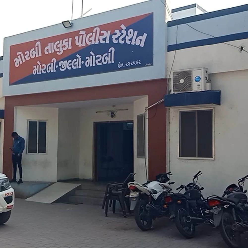 મોરબીમાં બે અલગ ઘટના:ભરતનગર ક્વાર્ટરમાં યુવાનનો આપઘાત, જાંબુડીયામાં આધેડ ઊંચાઈએથી પટકાતા મોત