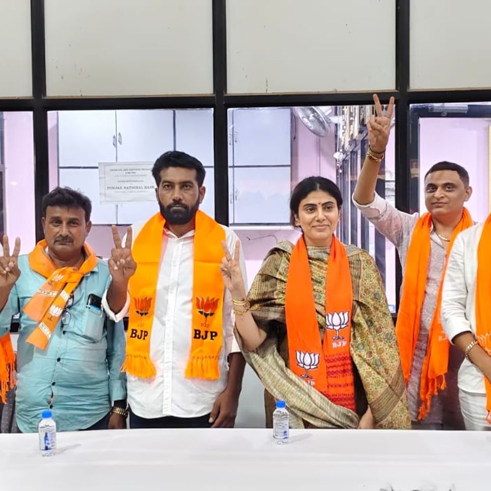 જામનગરમાં વોર્ડ 1 માં કોંગ્રેસના પૂર્વ કોર્પોરેટર ભાજપમાં જોડાયા.