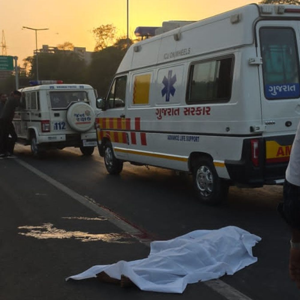 ગાંધીનગરમાં રક્તરંજિત સાંજ:ઘ-0 સર્કલ પાસે ઈકો અને બાઈક વચ્ચે ગમખ્વાર અકસ્માતમાં બે યુવકોના કરુણ મોત, એકની હાલત ગંભીર