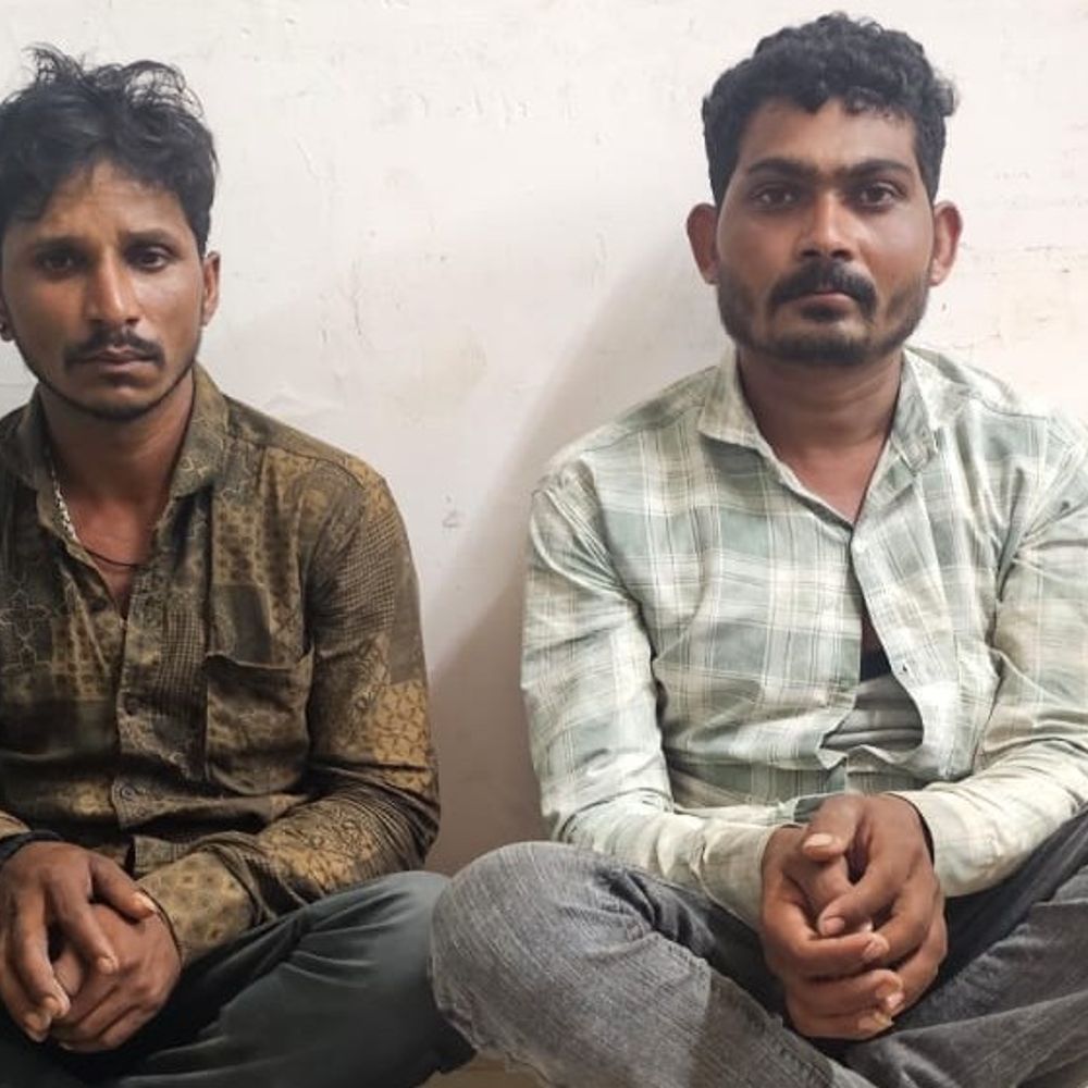 પોરબંદરમાં SOGએ ગેરકાયદેસર તમંચા સાથે બે ઝડપ્યા:ચૂંટણી પહેલા પોલીસની સક્રિયતા, એક આરોપી ફરાર