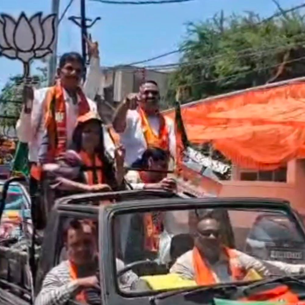 ગોધરા નગરપાલિકા ચૂંટણી: પ્રચારનો જંગ તેજ બન્યો:આકરી ગરમીમાં રાજકીય પક્ષોનો પ્રચાર ચરમસીમાએ પહોંચ્યો