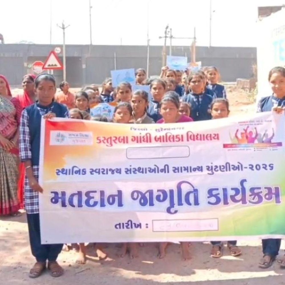 સાપર KGBVની દીકરીઓ દ્વારા મતદાન જાગૃતિ રેલી:ધોરણ 6થી 11ની વિદ્યાર્થીનીઓએ ગ્રામજનોને મતાધિકાર માટે પ્રેરિત કર્યા