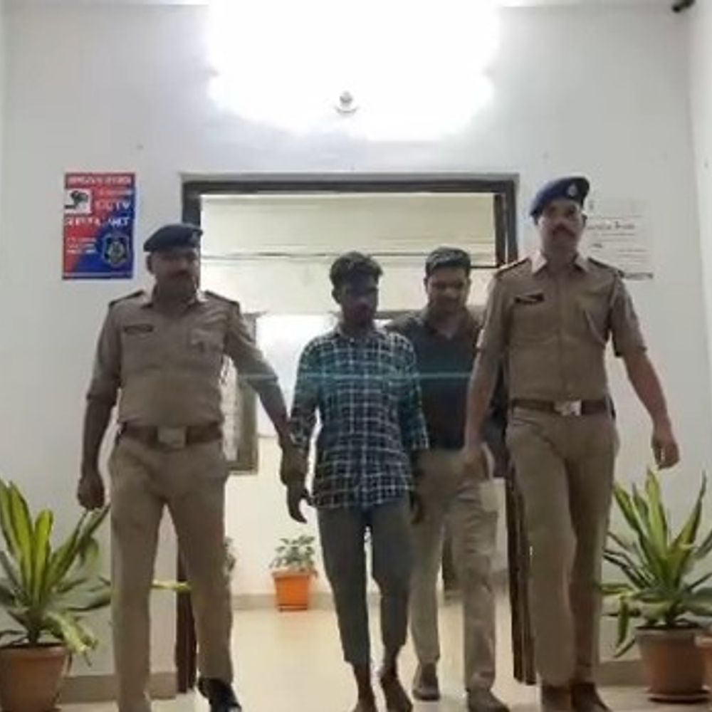 ઉમરગામ હિટ એન્ડ રનનો કાર ચાલક ઝડપાયો:બે મોટરસાયકલ સવારોને અડફેટે લીધા બાદ ફરાર થયો હતો