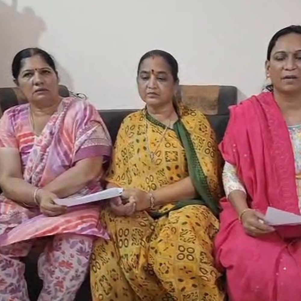 ‘પૈસા આપીને ટિકિટ મળતી હોય તો વ્યાજે રૂપિયા લાવીને આપત’:મહિલા નેતાઓએ રડતા રડતા જિલ્લા પ્રમુખ સામે આક્ષેપો કર્યા; કેશોદ ભાજપમાં બળવો