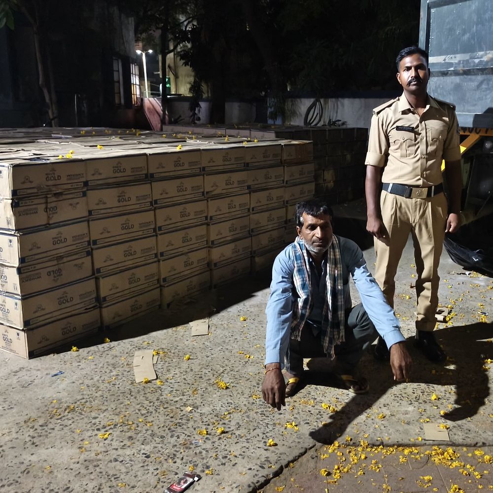 ચૂંટણીના એક દિવસ પહેલા અમદાવાદથી દારૂનો જથ્થો ઝડપાયો:ચંદીગઢથી ટ્રકમાં ટીવીની બિલ્ટીની આડમાં નડિયાદ લઈ જવાતો હતો, 88 લાખના મુદ્દામાલ સાથે ડ્રાઈવરની ધરપકડ