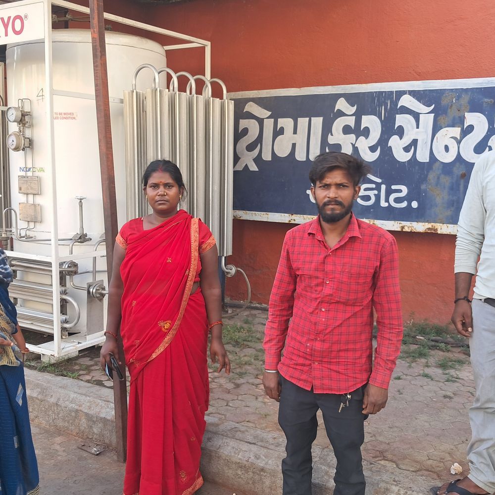 રાજકોટમાં ગેસ સિલિન્ડર બ્લાસ્ટ: 5 સભ્યો દાઝ્યા, FSL તપાસ શરૂ, બનાવનું કારણ અજ્ઞાત.