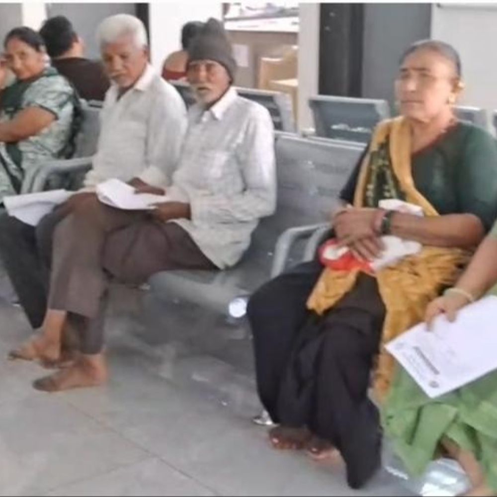 આવતીકાલે આકરા તાપમાં 'લોકશાહીનો ઉત્સવ:રાજકોટમાં ગરમીનો પારો 44 ડિગ્રી પાર થવાની શક્યતા વચ્ચે તંત્ર એલર્ટ, મનપાનાં તમામ આરોગ્ય કેન્દ્રો ખુલ્લા રહેશે