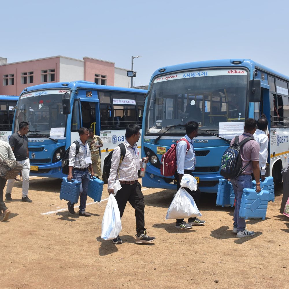 ડાંગમાં 337 મતદાન મથકો માટે પોલિંગ ટીમો રવાના:સ્થાનિક સ્વરાજ્યની ચૂંટણી માટે તંત્ર સંપૂર્ણ સજ્જ