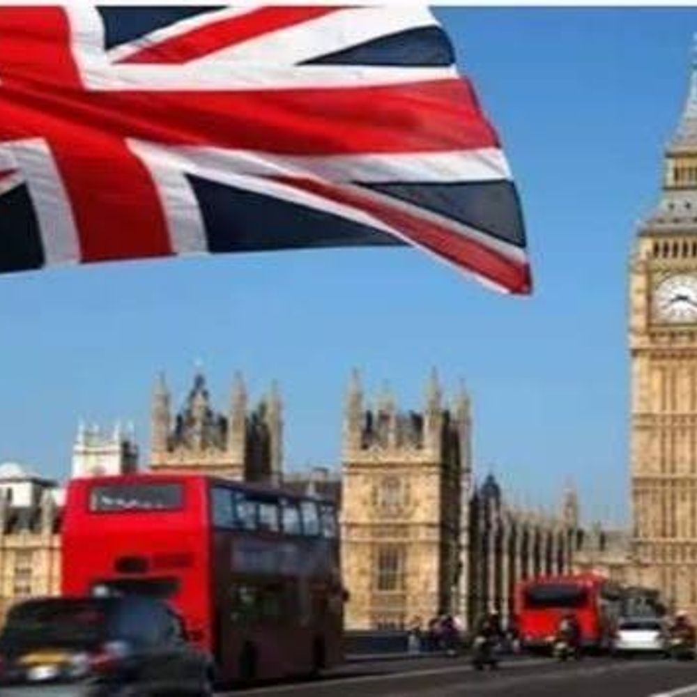 UKમાં વર્ક પરમિટના નામે 33 લોકોને 3 કરોડમાં નવડાવ્યા:ગાંધીનગરમાં બે કબૂતરબાઝ એજન્ટો દ્વારા વિદેશમાં નોકરીની લાલચ આપી છેતરપિંડી, એકની ધરપકડ