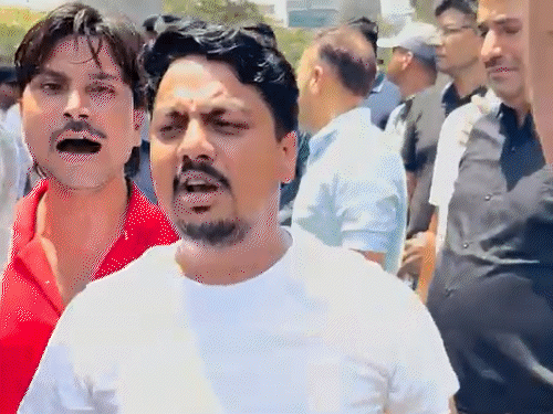 સુરતમાં પાટીદાર સગીરાની છેડતીથી ભયાવહ માહોલ:શેખ અઝીઝને પોલીસે ફટકાર્યો, 'ભાજપ જિંદાબાદ'ના સૂત્રોચ્ચાર થતાં મહિલાઓ વિફરી, બંગડી બતાવી ‘ભાજપ હાય હાય’ના નારા લગાવ્યા