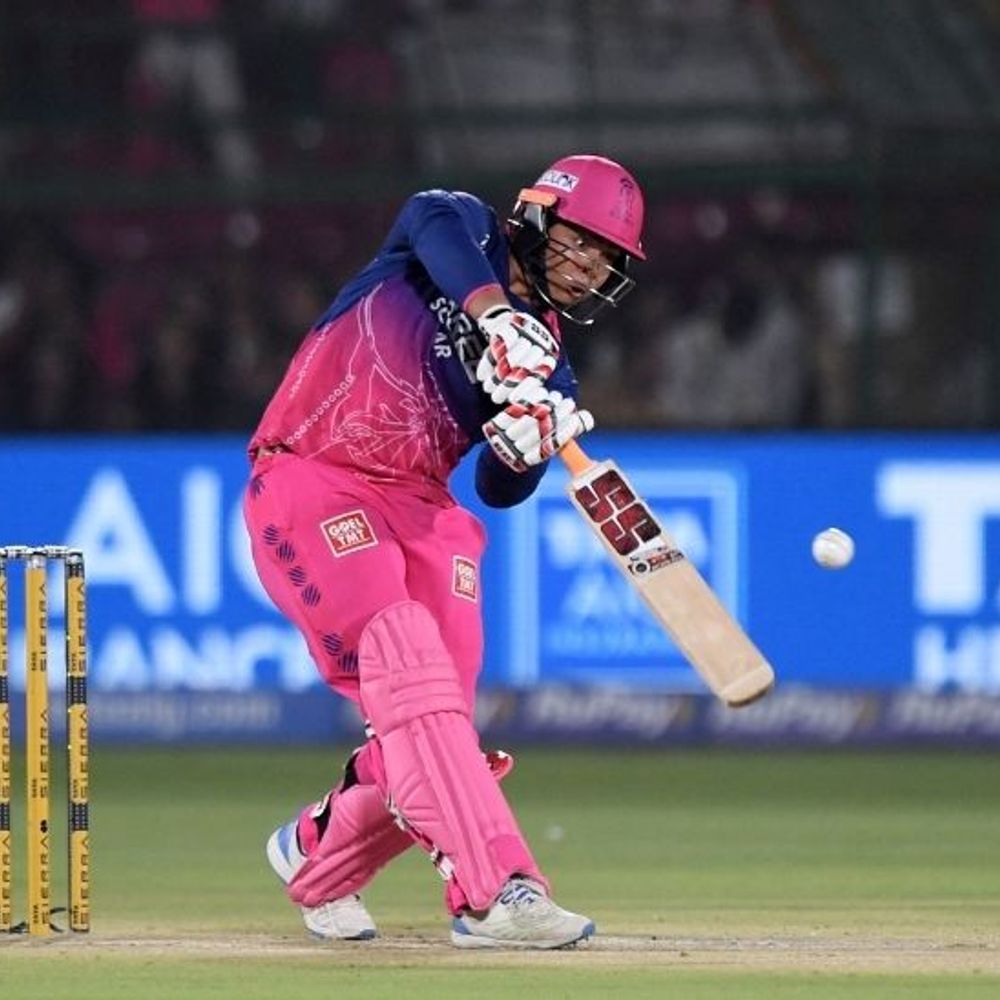 વૈભવ સૂર્યવંશીએ ફરી એકવાર માત્ર 15 બોલમાં ફિફ્ટી ફટકારી:સિક્સર ફટકારીને હાફ સેન્ચુરી પૂરી કરી; RR માટે યશસ્વી જયસ્વાલે વિકેટ ગુમાવી