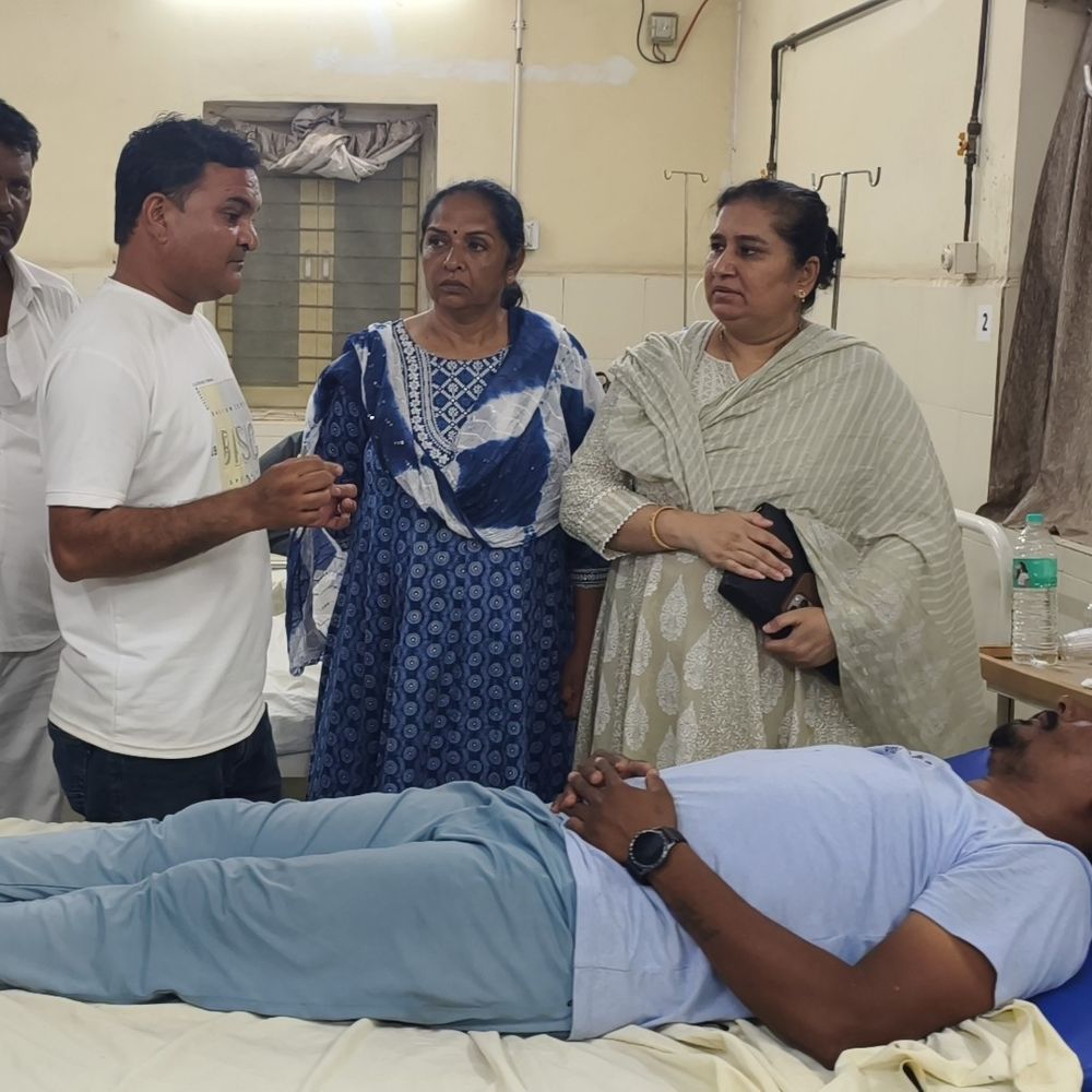 પોરબંદરમાં ‘આપ’ કાર્યકરો પર હુમલાનો આક્ષેપ:ભાજપના પૂર્વ કાઉન્સિલર સામે ફરિયાદ, હોસ્પિટલમાં લોકોનો જમાવડો