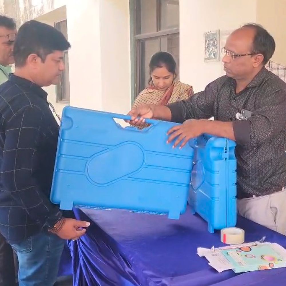 સ્થાનિક સ્વરાજ્ય ચૂંટણી: મતદાન સામગ્રીનું ડિસ્પેચ શરૂ:પંચમહાલના 1288 મથકો પર EVM સહિતની સામગ્રી પહોંચાડી, તંત્રની તૈયારીઓ પૂર્ણ