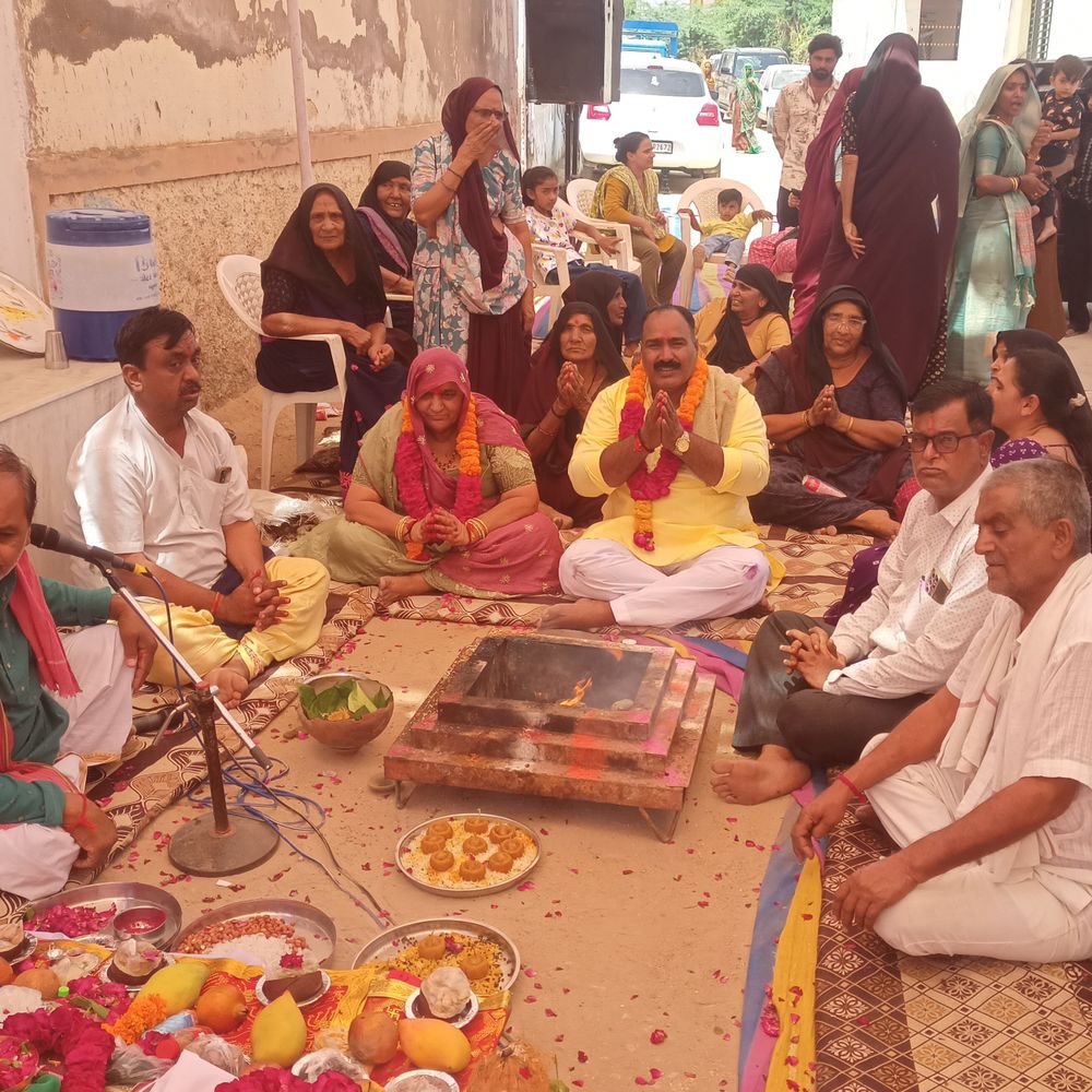 ચંદ્રુમાણામાં વિહતમાતા મંદિરે યજ્ઞ અને સત્યનારાયણ કથા યોજાઈ:ખટાણા પરિવારે આયોજન કર્યું, સંતોએ આશીર્વાદ આપ્યા