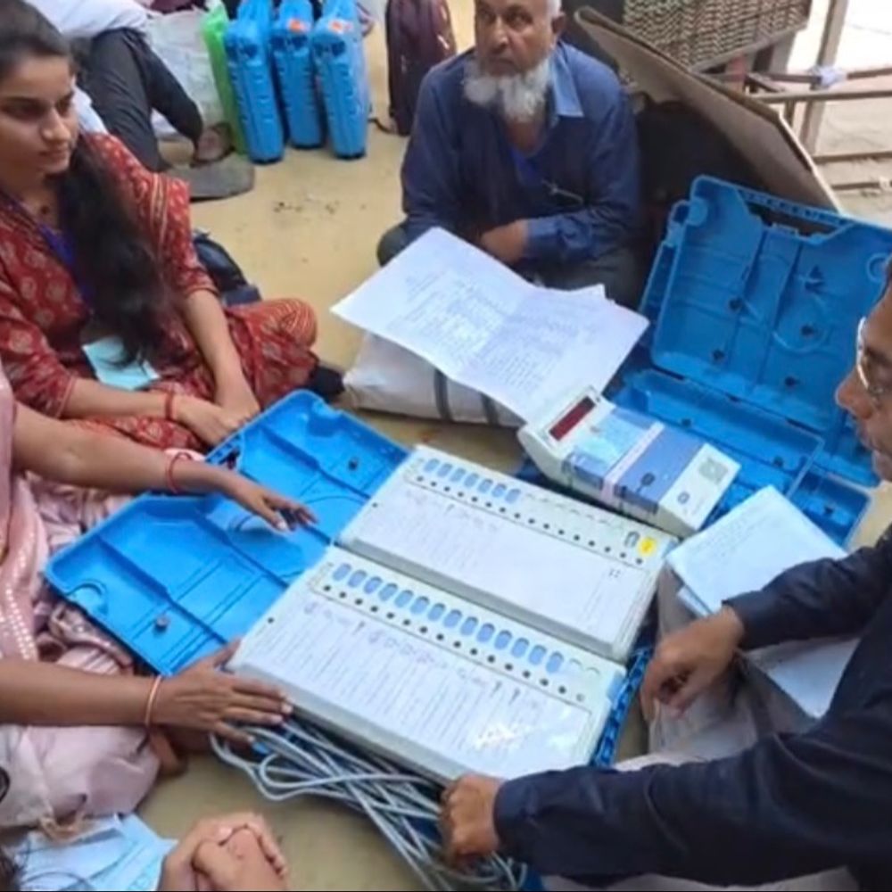 120 બેઠક માટે 'મહામતદાન', 24.76 લાખ મતદારો ભાગ્યવિધાતા:અગનગોળા વરસાવતી ગરમીમાં સુરતીઓ લોકશાહીનું પર્વ ઉજવશે, 483 ઉમેદવારોના ભવિષ્ય EVMમાં સીલ થશે