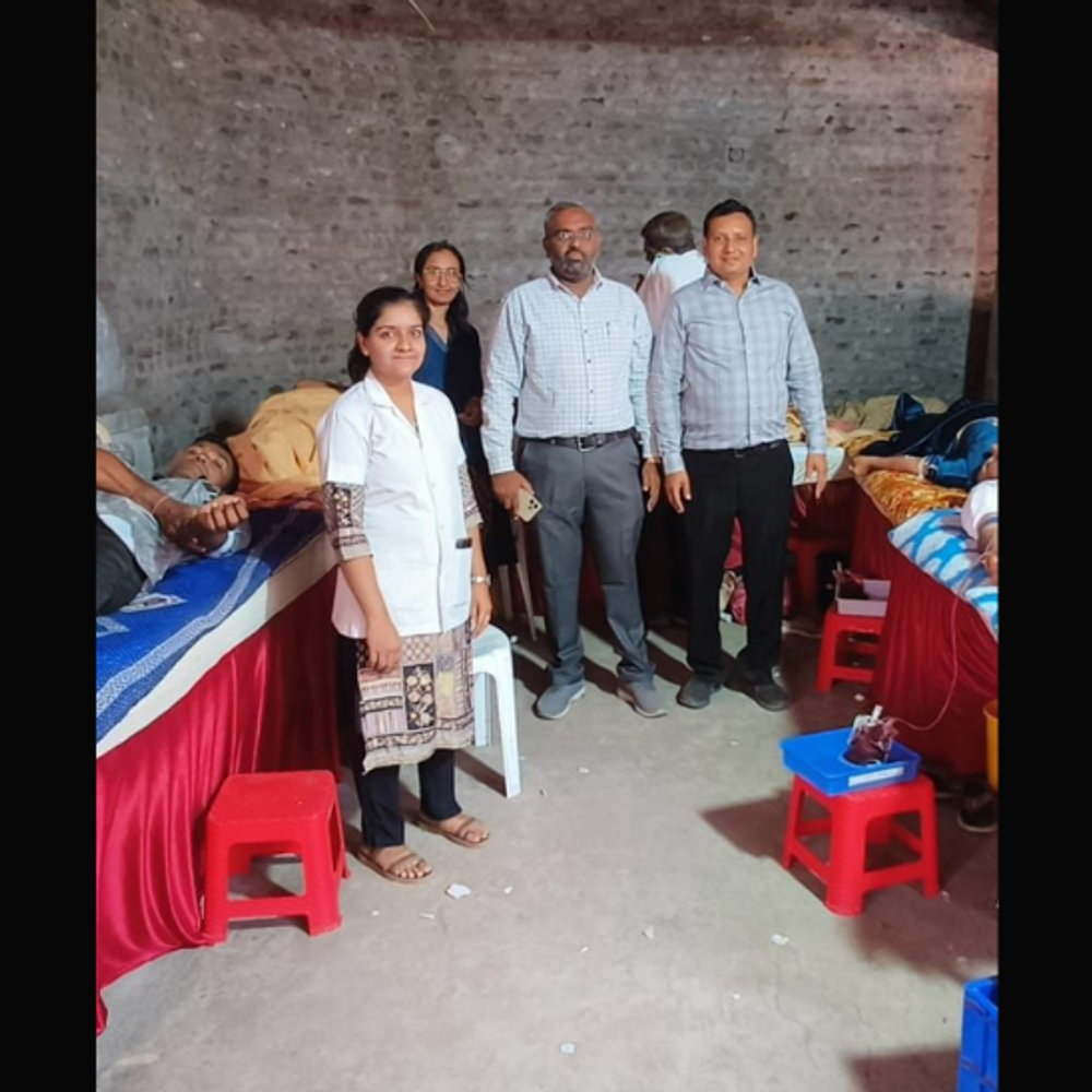 રજત જયંતિ મહોત્સવ: નાના ગોખરવાળા ગામે આરોગ્ય જાગૃતિ કેમ્પમાં 30 લોકો દ્વારા BLOOD donation.