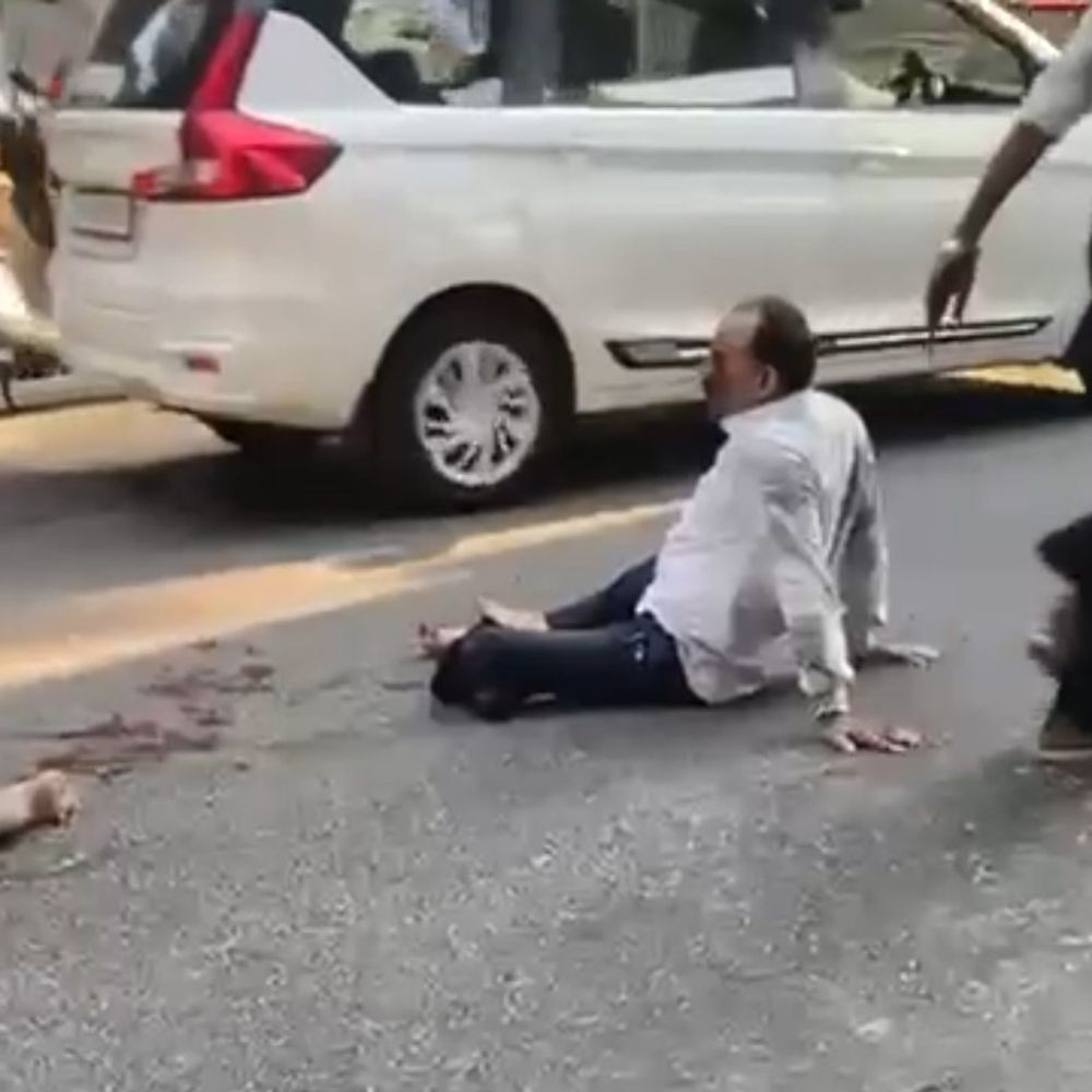 સુરતમાં બેફામ ટ્રક અડફેટે આધેડનું કમકમાટીભર્યું મોત:સુમુલ ડેરીના ટ્રકની ટક્કરે બાઈક સવાર બંને ભાઈઓ રોડ પર ઘસડાયા, ઘરના મોભીના મોતથી પરિવાર શોકમાં ગરકાવ