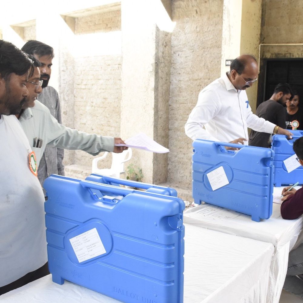 ગાંધીનગરની 6 સ્થાનિક સ્વરાજ સંસ્થાઓ માટે મતદાન: 7.22 લાખ મતદારો 399 ઉમેદવારોનું ભાવિ નક્કી કરશે.